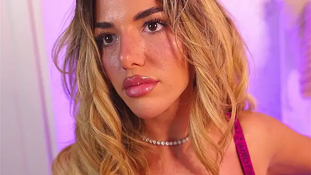 ClaraHazel online show from 11/26/25, 05:19