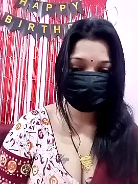 Snapshot of Beauty-khan chatting on 02/05/25, 02:16 Beauty-khan online show from 02/05/25, 02:16