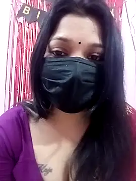 Snapshot of Beauty-khan chatting on 02/08/25, 03:21 Beauty-khan online show from 02/08/25, 03:21