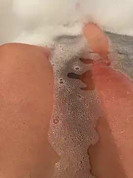 Snapshot of parismira chatting on 12/13/24, 01:01 parismira online show from 12/13/24, 01:01