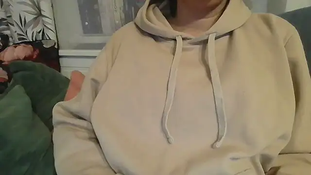 Snapshot of parismira chatting on 12/16/24, 03:22 parismira online show from 12/16/24, 03:22