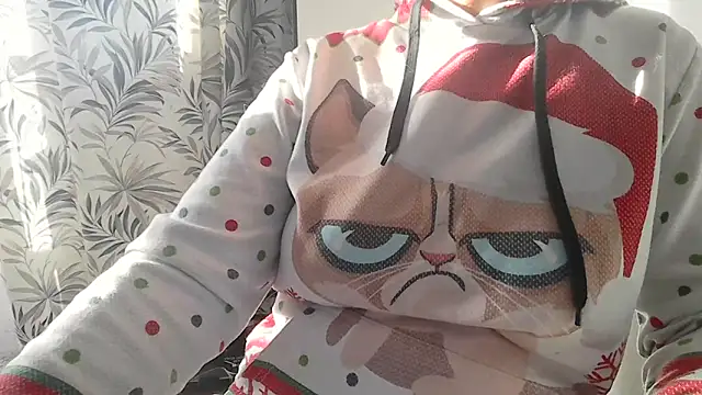 Snapshot of parismira chatting on 12/18/24, 10:19 parismira online show from 12/18/24, 10:19