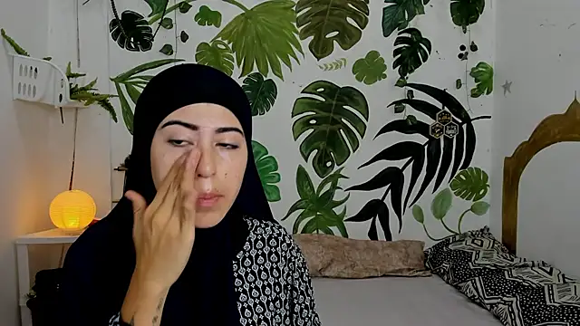 chaymae nah  online show from 10/11/25, 12:32