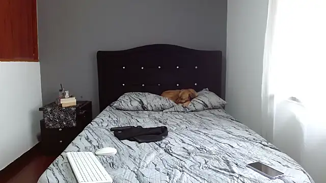 Snapshot of Emilia_1995 chatting on 02/13/25, 12:43 Emilia 1995 online show from 02/13/25, 12:43