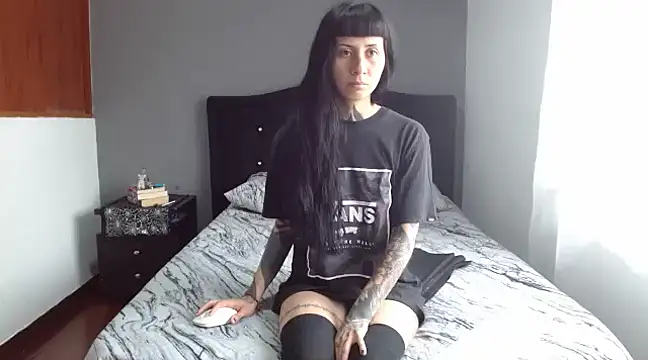 Snapshot of Emilia_1995 chatting on 02/16/25, 05:04 Emilia 1995 online show from 02/16/25, 05:04