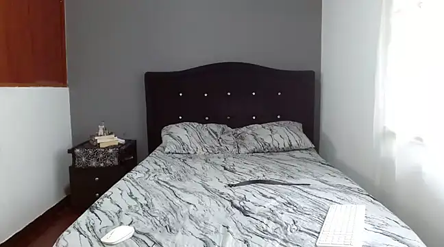 Snapshot of Emilia_1995 chatting on 02/24/25, 12:37 Emilia 1995 online show from 02/24/25, 12:37