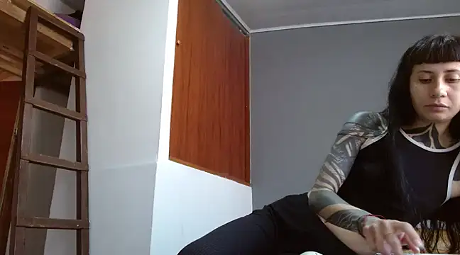 Snapshot of Emilia_1995 chatting on 03/10/25, 12:37 Emilia 1995 online show from 03/10/25, 12:37