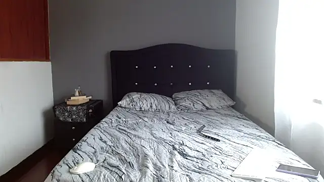 Snapshot of Emilia_1995 chatting on 09/15/25, 02:06 Emilia 1995 online show from 09/15/25, 02:06