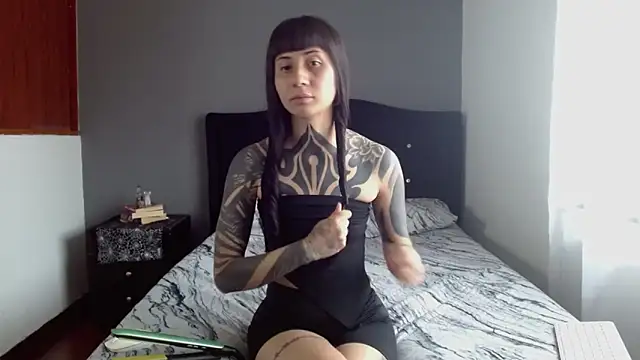 Snapshot of Emilia_1995 chatting on 11/14/25, 03:11 Emilia 1995 online show from 11/14/25, 03:11