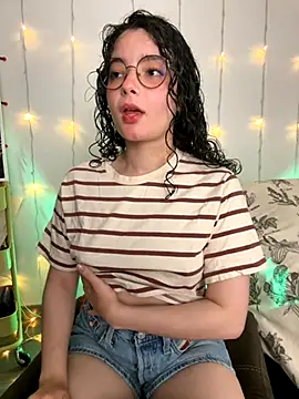 Snapshot of Antoniart_ chatting on 10/12/25, 02:32 Antoniart online show from 10/12/25, 02:32