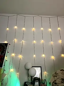 Snapshot of Antoniart_ chatting on 10/14/25, 03:29 Antoniart online show from 10/14/25, 03:29