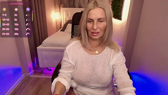 Snapshot of Scarlett_Mai chatting on 11/20/25, 08:03 Scarlett Mai online show from 11/20/25, 08:03