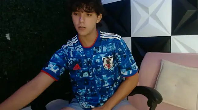 Dani cumboy online show from 12/18/24, 01:15