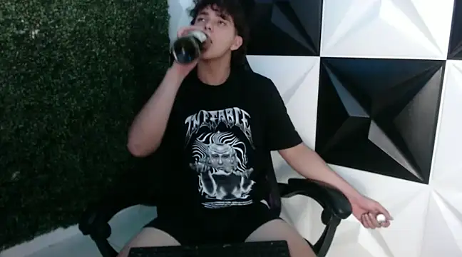 Dani cumboy online show from 02/04/25, 04:15