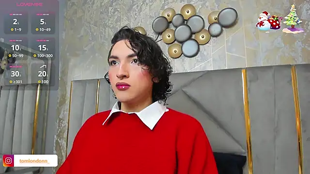 Snapshot of TomLondon_ chatting on 02/12/25, 11:40 TomLondon online show from 02/12/25, 11:40