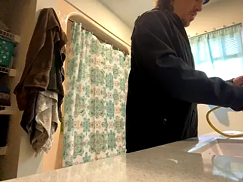 Snapshot of Lilsmokeshow017 chatting on 10/19/25, 07:03 Lilsmokeshow017 online show from 10/19/25, 07:03