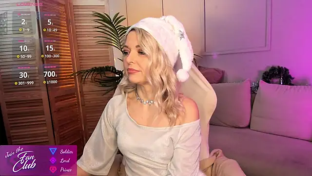 Snapshot of Gloria_Lovely chatting on 12/27/24, 10:55 Gloria Lovely online show from 12/27/24, 10:55
