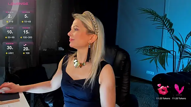 Snapshot of Gloria_Lovely chatting on 02/27/25, 02:43 Gloria Lovely online show from 02/27/25, 02:43