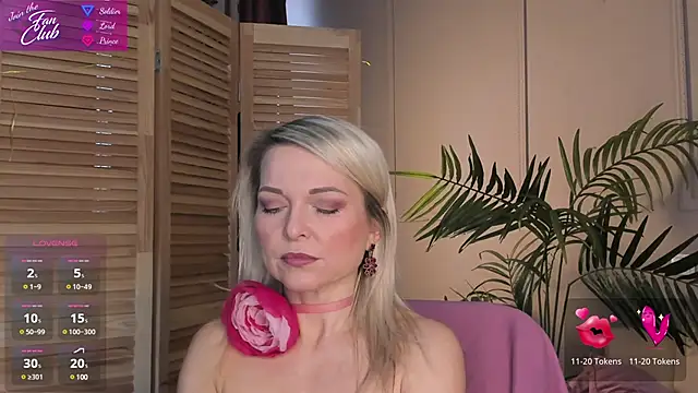 Snapshot of Gloria_Lovely chatting on 03/18/25, 11:30 Gloria Lovely online show from 03/18/25, 11:30