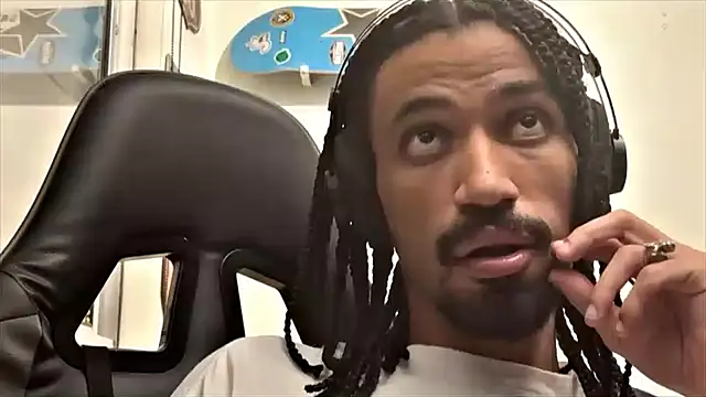 hotcamboy420 online show from 02/14/25, 04:04