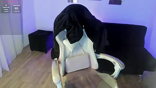 Snapshot of lunitaa18 chatting on 10/21/25, 08:53 lunitaa18 online show from 10/21/25, 08:53