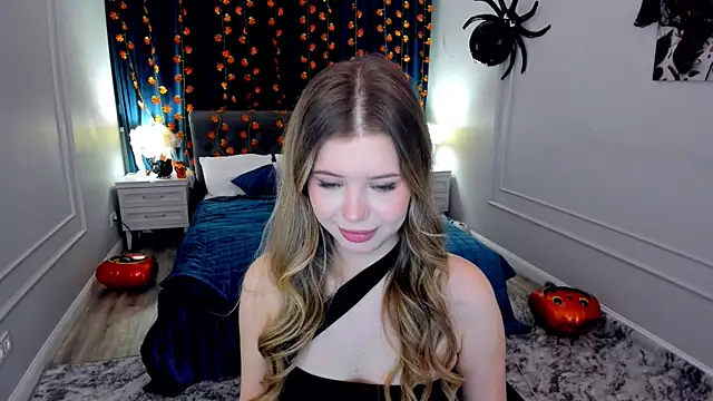 Snapshot of FollowLovee chatting on 10/15/25, 07:47 FollowLovee online show from 10/15/25, 07:47