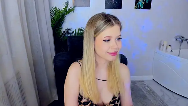 Snapshot of FollowLovee chatting on 11/15/25, 07:54 FollowLovee online show from 11/15/25, 07:54