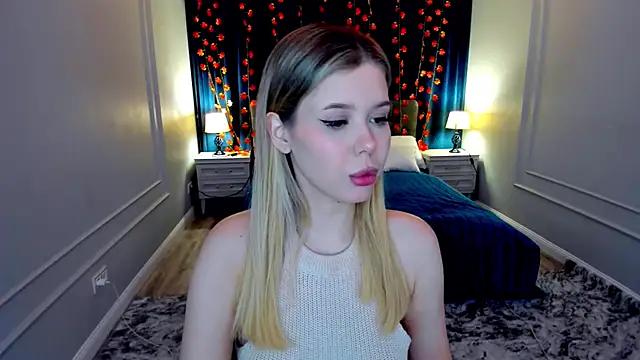 Snapshot of FollowLovee chatting on 11/16/25, 07:52 FollowLovee online show from 11/16/25, 07:52