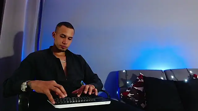 MagnusFrost online show from 12/03/24, 08:16