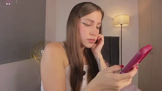 Snapshot of LynnSam_ chatting on 10/12/25, 09:47 LynnSam online show from 10/12/25, 09:47