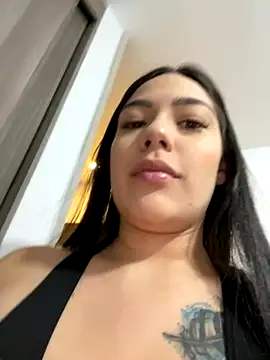 Latina vanessa online show from 10/10/25, 10:53