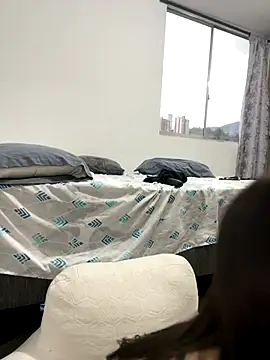 Latina vanessa online show from 10/21/25, 10:32