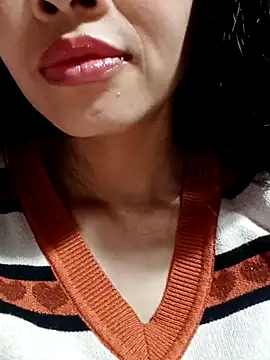 Snapshot of Hana_love20 chatting on 02/16/25, 12:32 Hana love20 online show from 02/16/25, 12:32