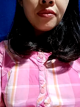 Snapshot of Hana_love20 chatting on 03/04/25, 08:35 Hana love20 online show from 03/04/25, 08:35