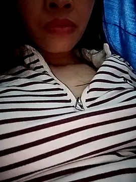 Snapshot of Hana_love20 chatting on 03/12/25, 03:29 Hana love20 online show from 03/12/25, 03:29