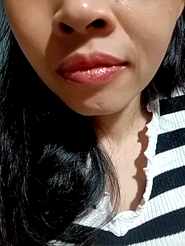 Snapshot of Hana_love20 chatting on 10/19/25, 03:01 Hana love20 online show from 10/19/25, 03:01