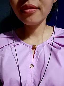 Snapshot of Hana_love20 chatting on 10/31/25, 04:46 Hana love20 online show from 10/31/25, 04:46