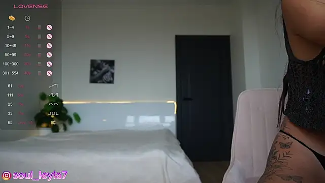 Snapshot of Sola_LI chatting on 10/24/25, 03:14 Sola LI online show from 10/24/25, 03:14