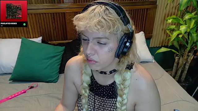 Eli666uwu online show from 10/16/25, 12:33