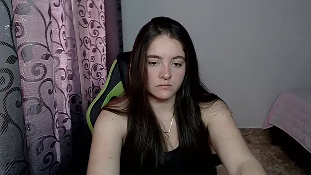 Snapshot of jennfoxx1 chatting on 10/20/25, 07:36 jennfoxx1 online show from 10/20/25, 07:36