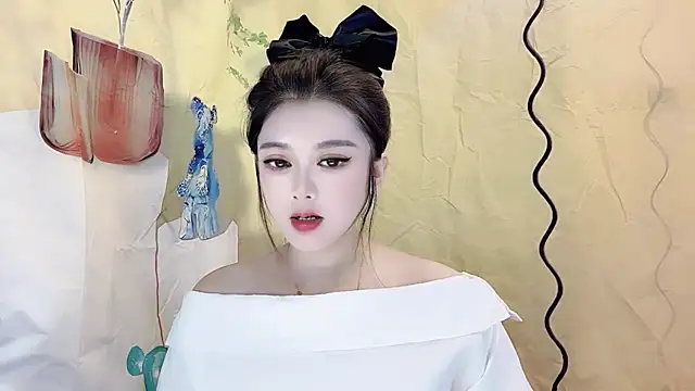 Snapshot of VIWVI chatting on 10/17/25, 05:10 VIWVI online show from 10/17/25, 05:10