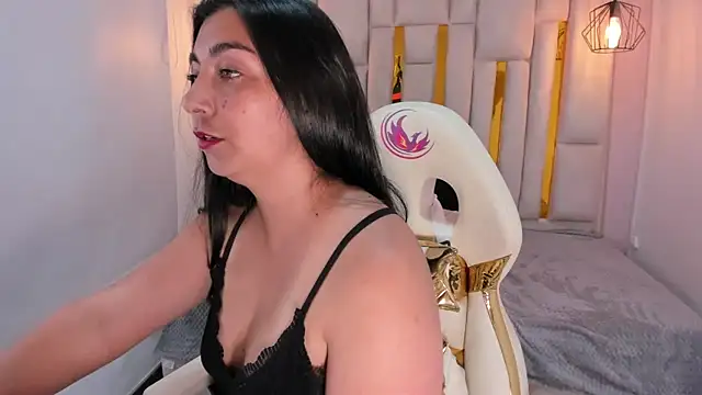 Karla hernandez  online show from 02/06/25, 05:09