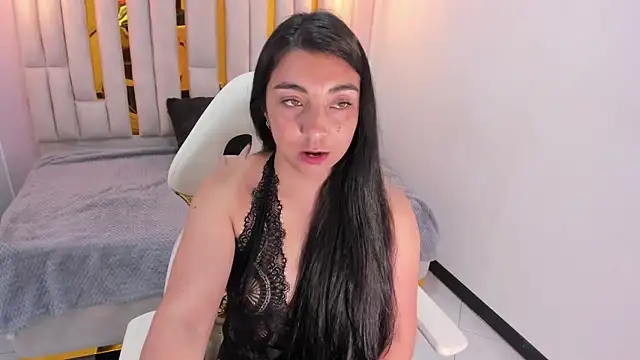 Karla hernandez  online show from 02/07/25, 05:07