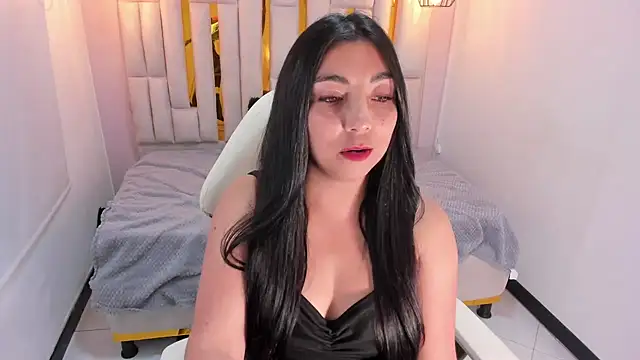 Karla hernandez  online show from 02/13/25, 05:11