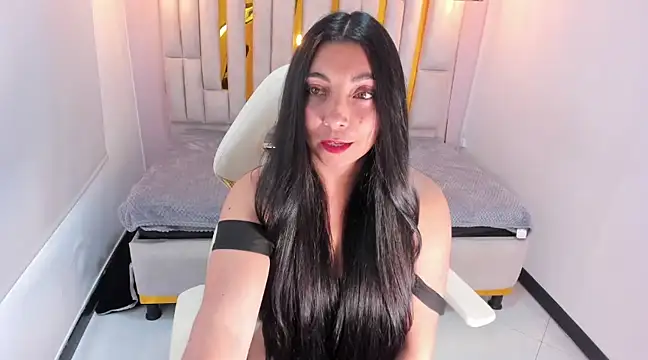 Karla hernandez  online show from 03/10/25, 05:07