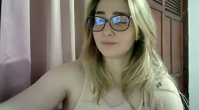 Snapshot of katy_pp chatting on 01/10/25, 03:18 katy pp online show from 01/10/25, 03:18