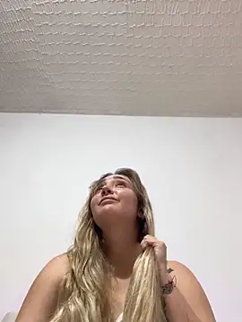 Snapshot of katy_pp chatting on 11/02/25, 04:15 katy pp online show from 11/02/25, 04:15