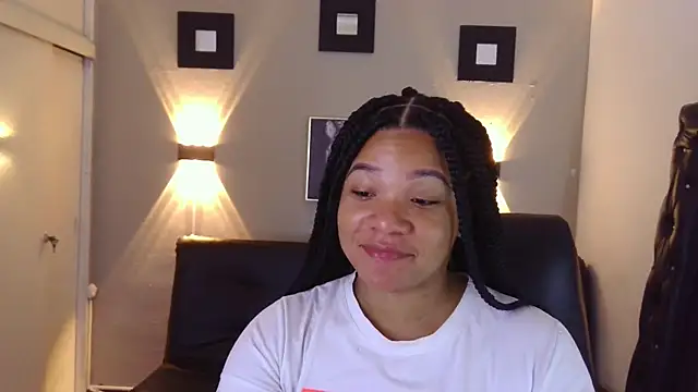 Snapshot of ashley_Tompson1 chatting on 12/12/24, 12:12 ashley Tompson1 online show from 12/12/24, 12:12