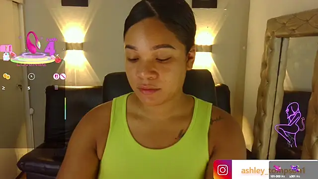 Snapshot of ashley_Tompson1 chatting on 03/12/25, 12:36 ashley Tompson1 online show from 03/12/25, 12:36