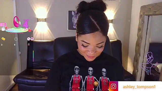 Snapshot of ashley_Tompson1 chatting on 03/13/25, 03:39 ashley Tompson1 online show from 03/13/25, 03:39